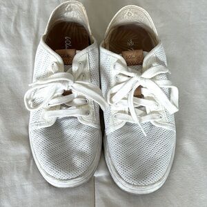 Olukai Pehuea Li casual sneakers. Sz 6